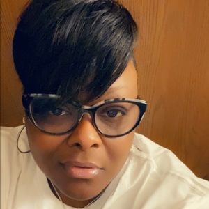 Meet your Posher, Demetria